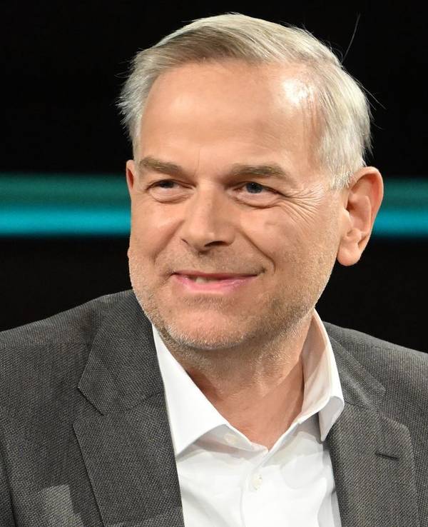Lanz fragte Leif-Erik Holm am Mittwochabend, ob er an einer starken Union interessiert sei. Auch die Aussagen des AfD-Mannes über die EU entfachten eine angeregte Diskussion. (Bild: Cornelia Lehmann / ZDF)