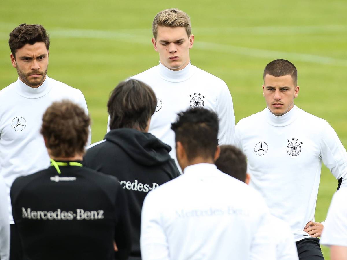 Diego Demme im DFB-Training mit Matthias Ginter und Jonas Hector.