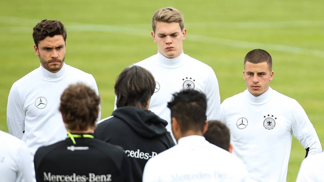 Diego Demme im DFB-Training mit Matthias Ginter und Jonas Hector.