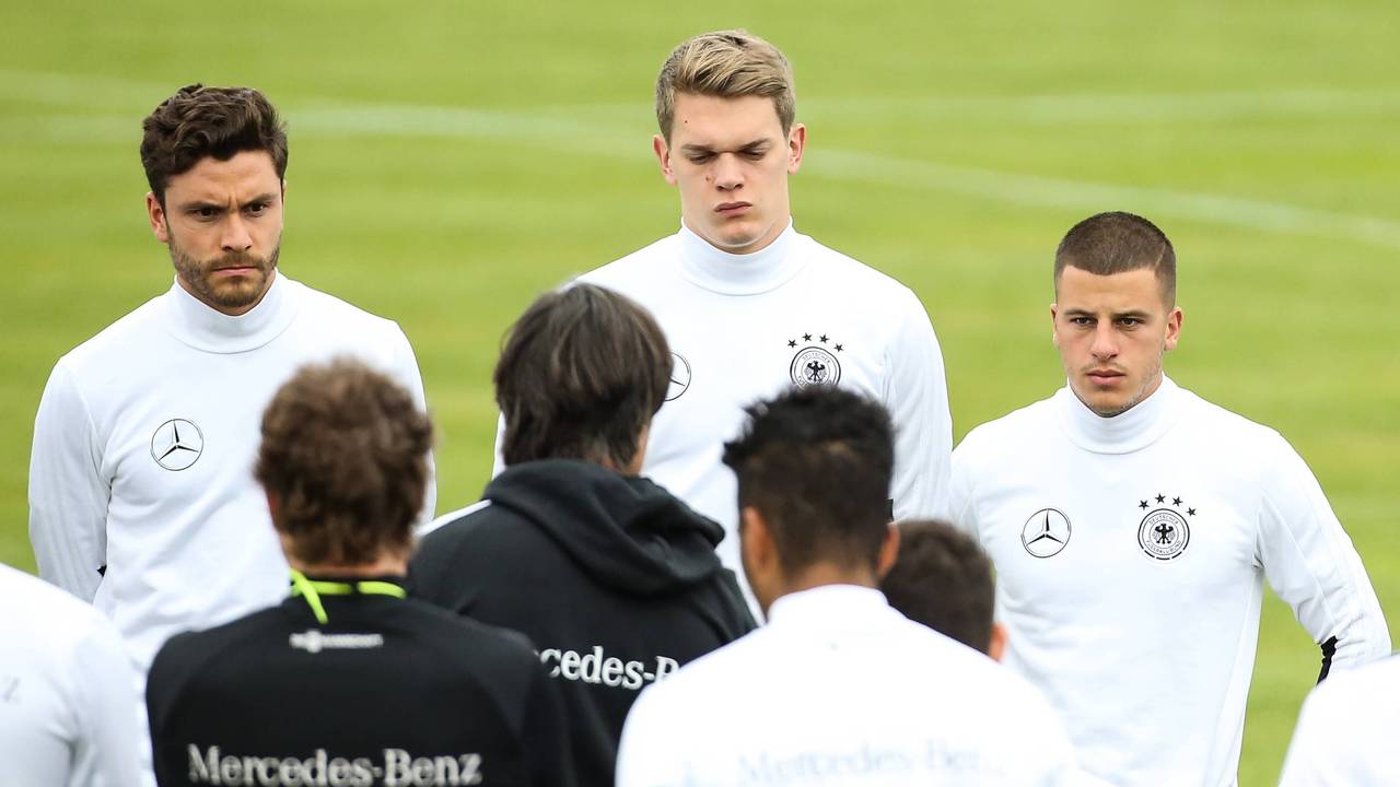 Diego Demme im DFB-Training mit Matthias Ginter und Jonas Hector.