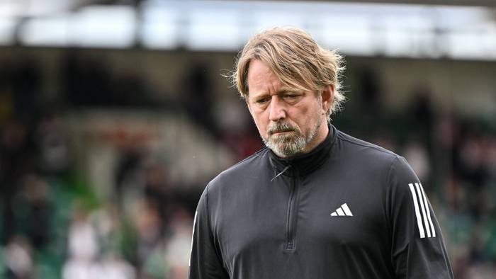 Sven Mislintat mit enttäuschtem Blick nach dem Abstieg.