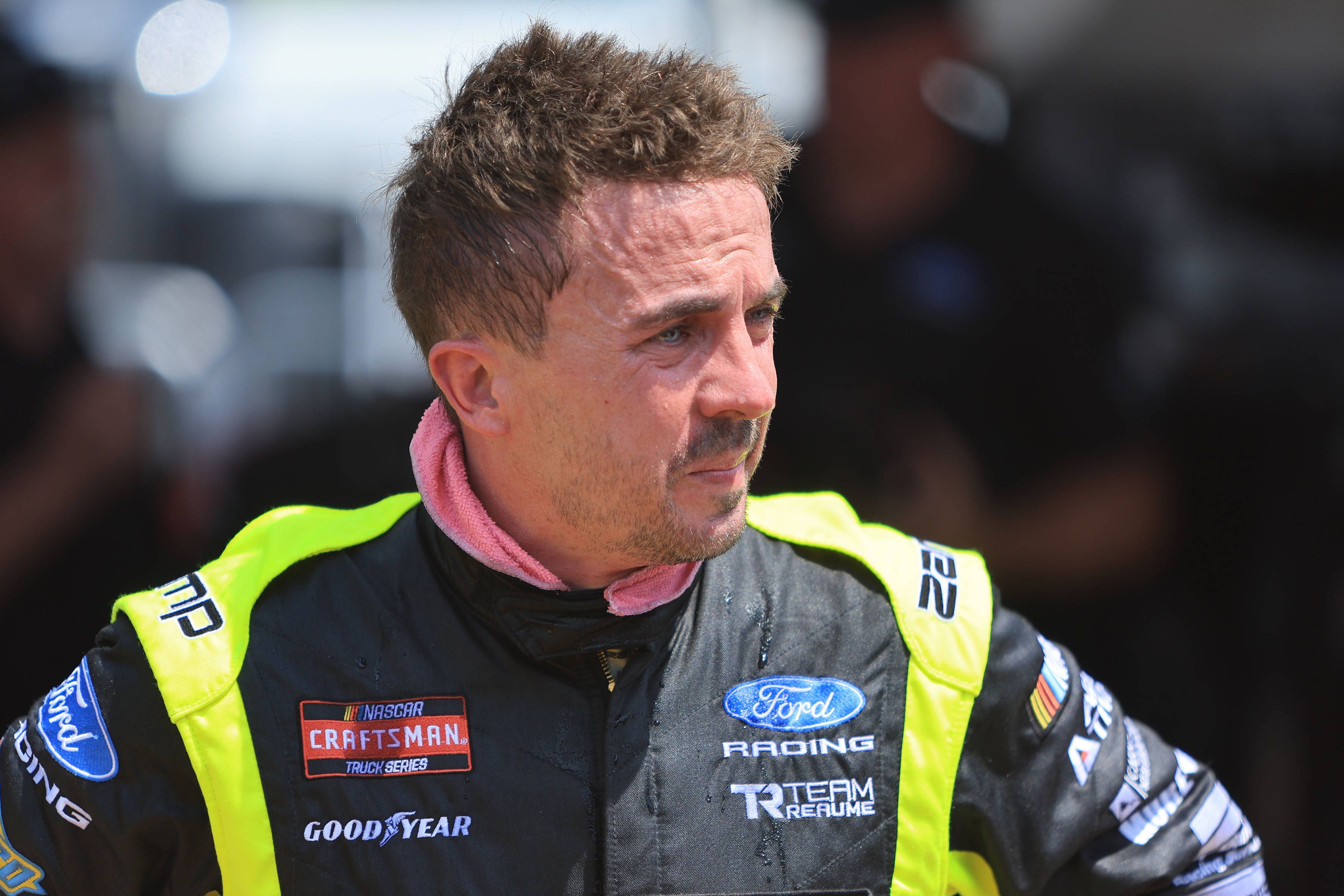 Frank Muniz ist seit einigen Jahren ein erfolgreicher Pilot im US‑amerikanischen Motorsportverband NASCAR. Er fährt dort als Vollzeitfahrer für Ford.