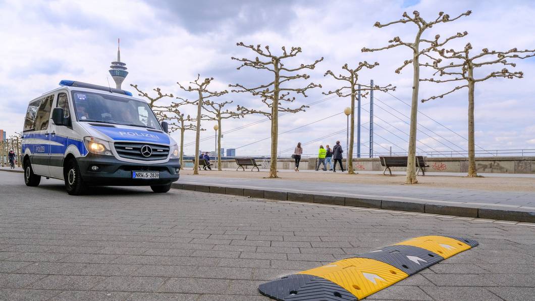 Nach einer Attacke auf einen Juden am Düsseldorfer Rheinufer bittet die Polizei weiter um Hinweise. (Symbolbild)
