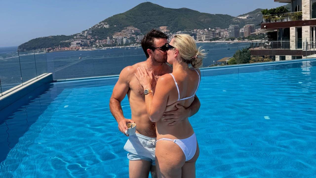 Lindsey Vonn und Matthieu Bailet küssen sich.