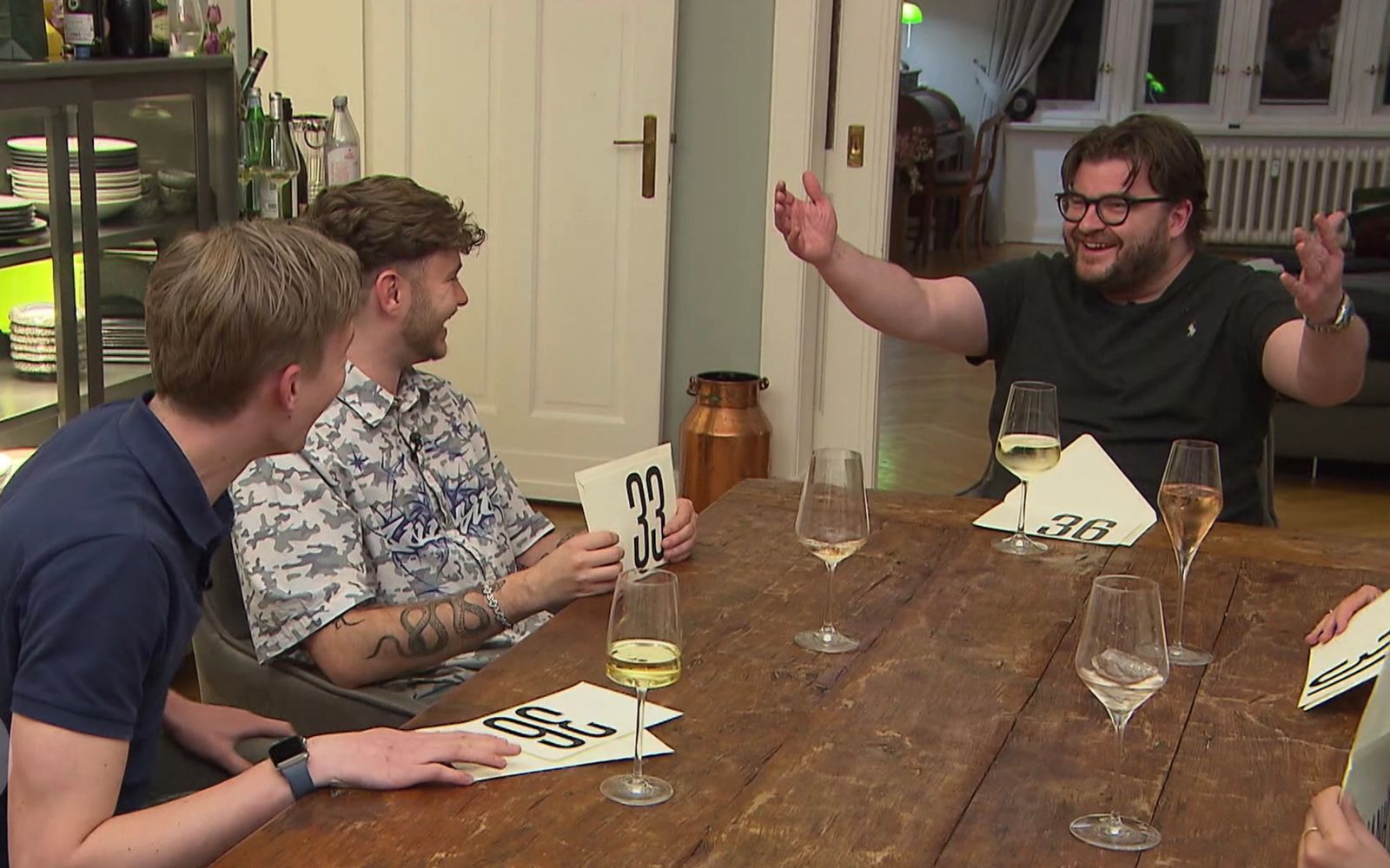 Gregor (41) will seinen Mitgewinner Noah (19) „adoptieren“.  (Bild: RTL)