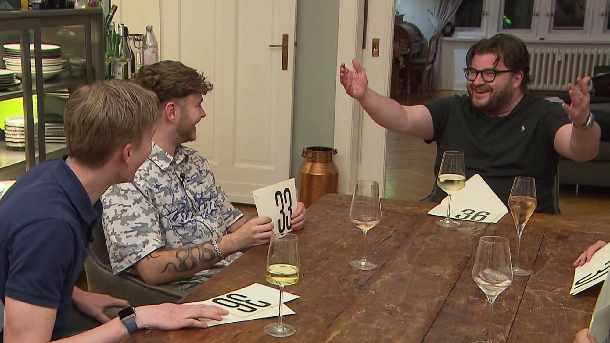 Gregor (41) will seinen Mitgewinner Noah (19) „adoptieren“. (Bild: RTL)