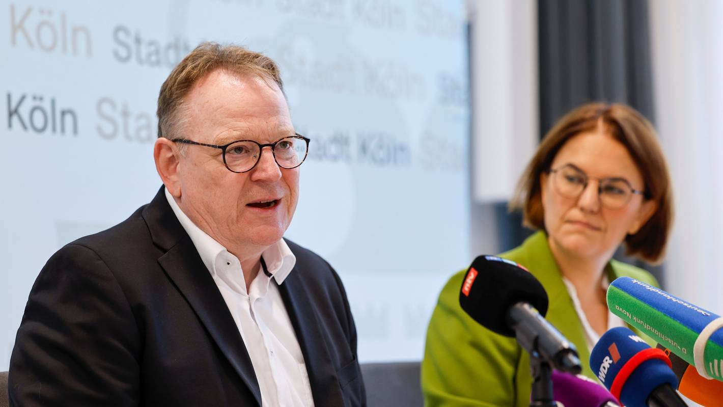 25.09.2026, Köln:
Torsten Burmester Oberbürgermeister der Stadt Köln spricht während der Pressekonferenz.
Die Stadt Köln legt ihre Ergebnisse zur Prüfung der sogenannten „Coesfelder Liste“ vor.
Foto: Thomas Banneyer