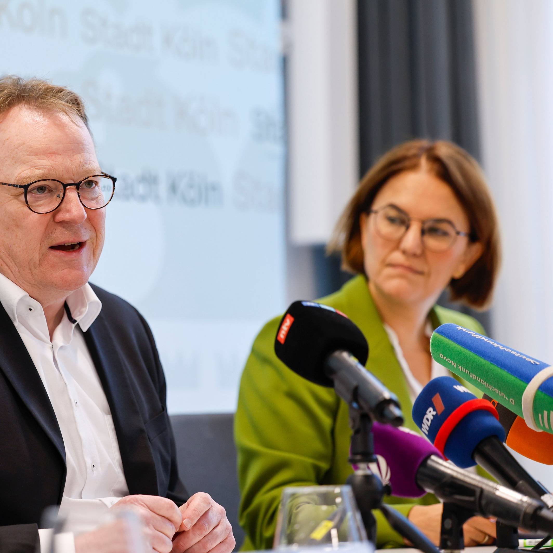 25.09.2026, Köln:
Torsten Burmester Oberbürgermeister der Stadt Köln spricht während der Pressekonferenz.
Die Stadt Köln legt ihre Ergebnisse zur Prüfung der sogenannten „Coesfelder Liste“ vor.
Foto: Thomas Banneyer