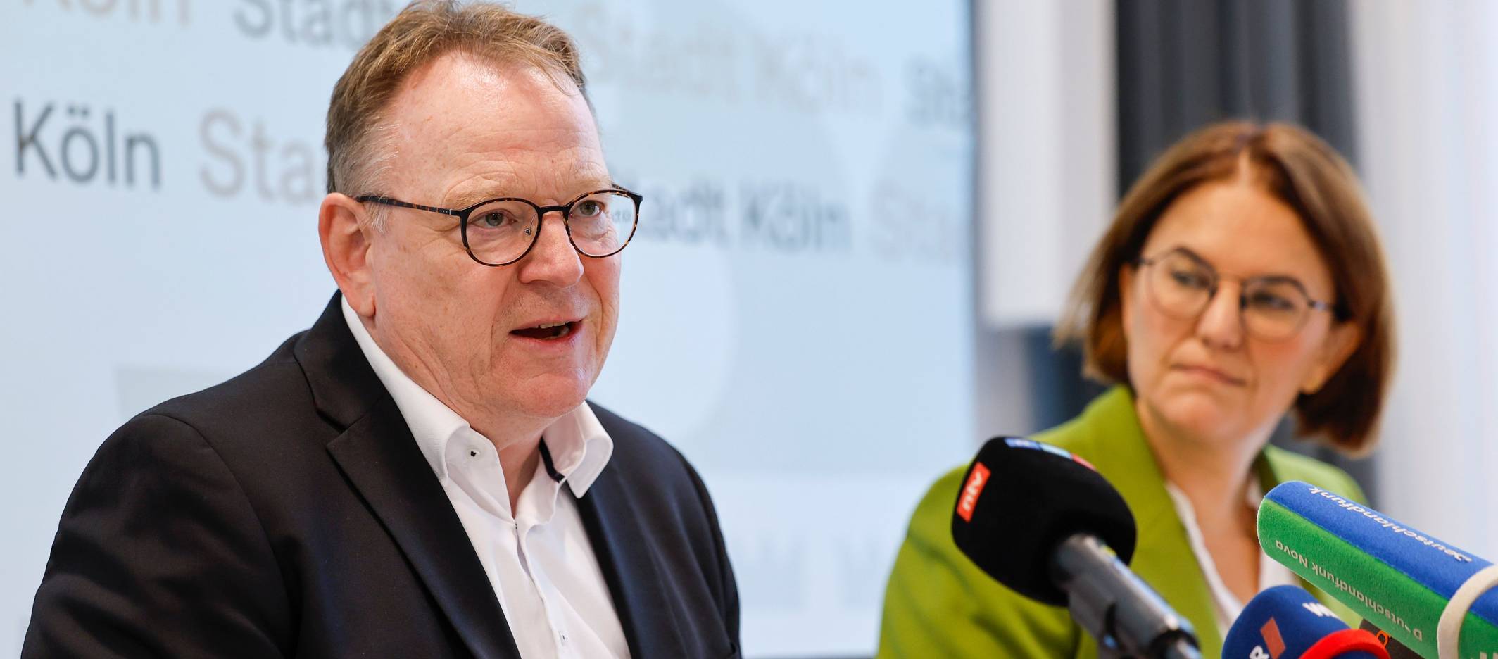 25.09.2026, Köln:
Torsten Burmester Oberbürgermeister der Stadt Köln spricht während der Pressekonferenz.
Die Stadt Köln legt ihre Ergebnisse zur Prüfung der sogenannten „Coesfelder Liste“ vor.
Foto: Thomas Banneyer