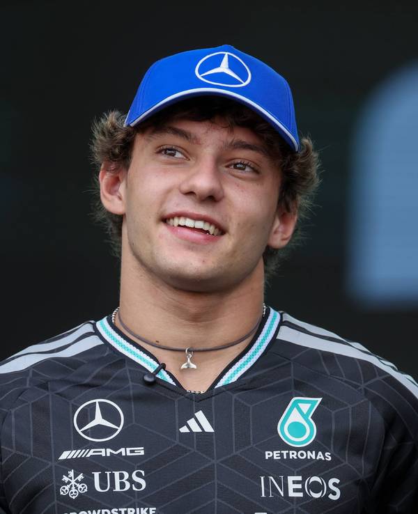 25.09.2026. Azerbaijan. Baku. Mercedes -AMG PETRONAS Formula One Team driver Kimi Antonelli at a meeting with fans at the Formula 1 Azerbaijan Grand Prix in Baku. Alexey Belkin/NEWS.ru BelkinxAlexey