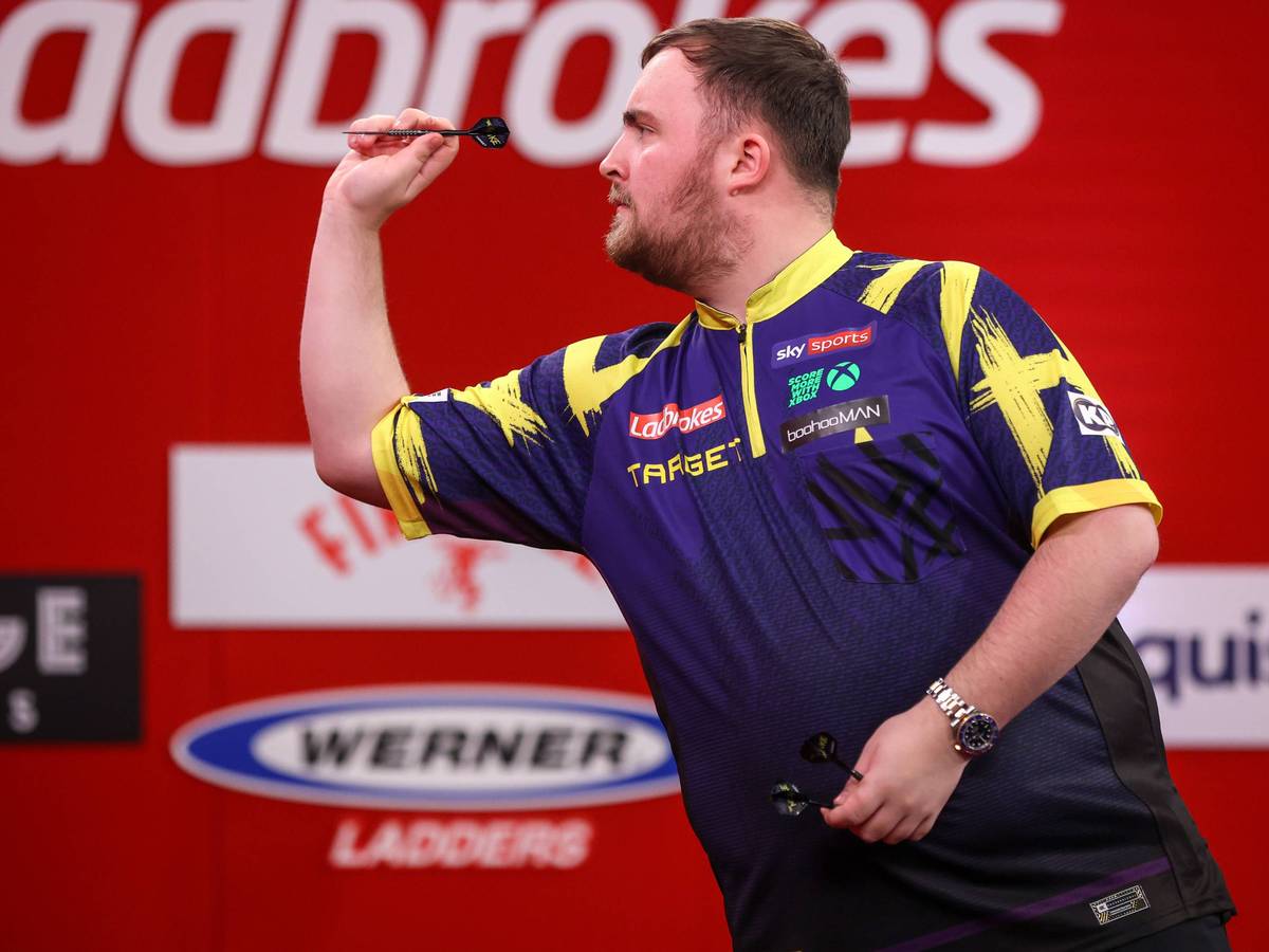 Luke Littler beim Darts.