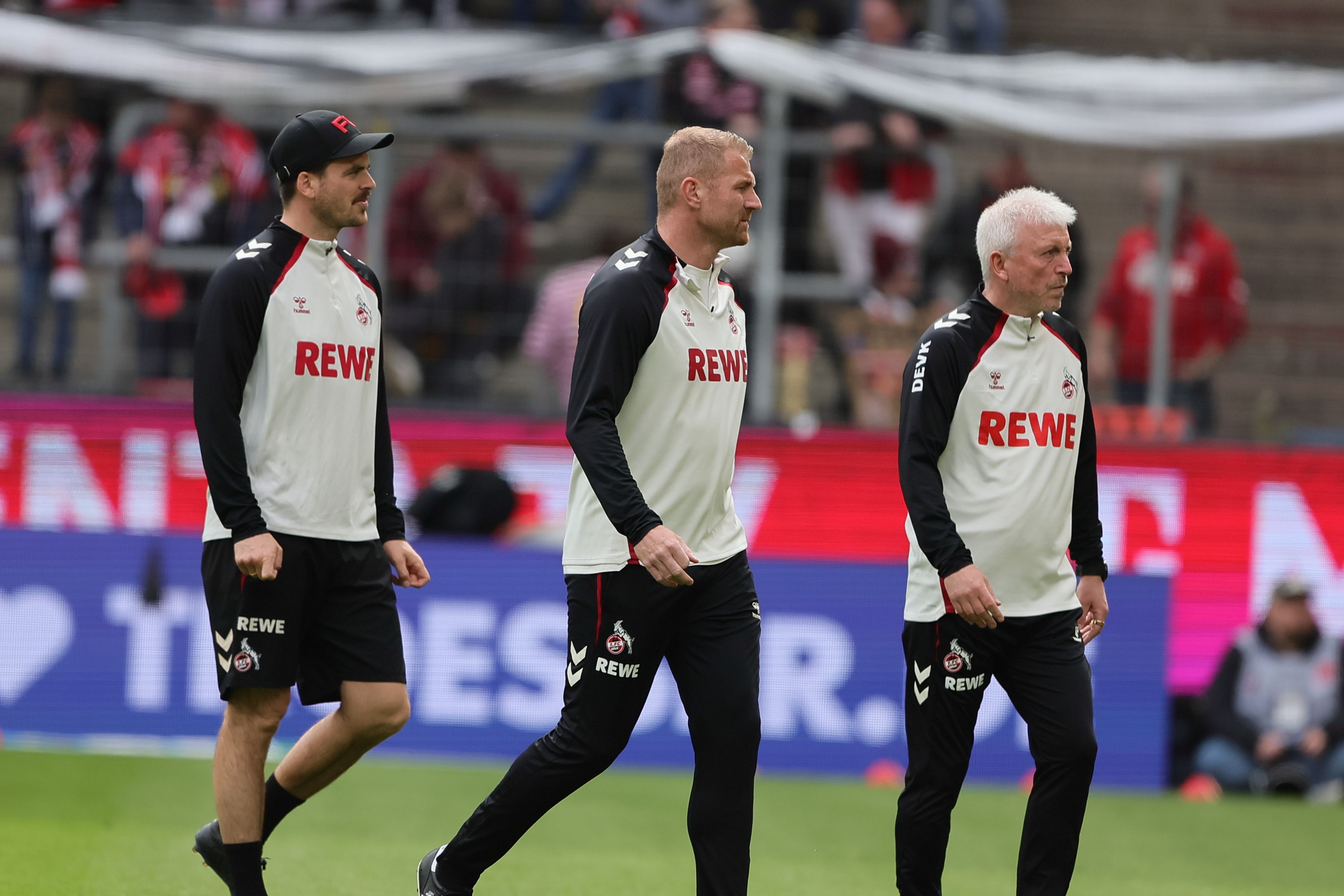 Max Weuthen, Lukas Sinkiewicz und Armin Reutershahn beim Spiel gegen Heidenheim.