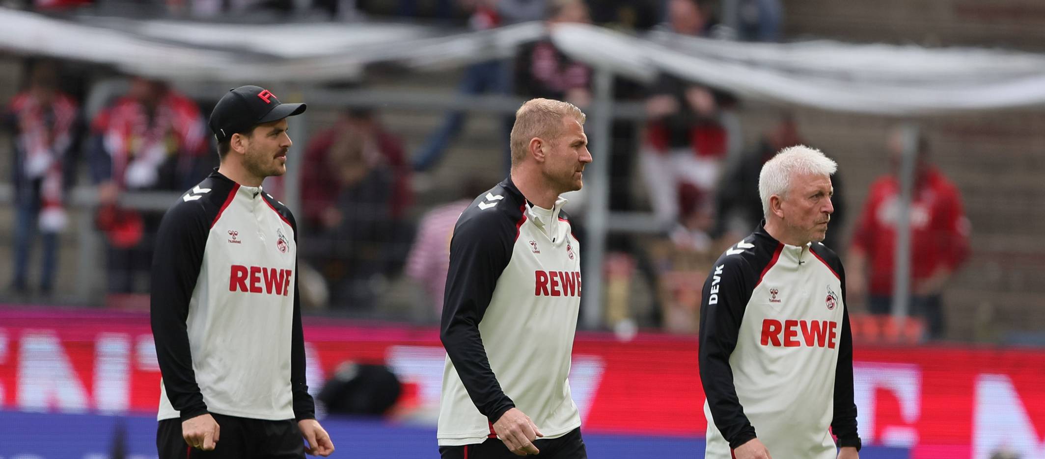Max Weuthen, Lukas Sinkiewicz und Armin Reutershahn beim Spiel gegen Heidenheim.