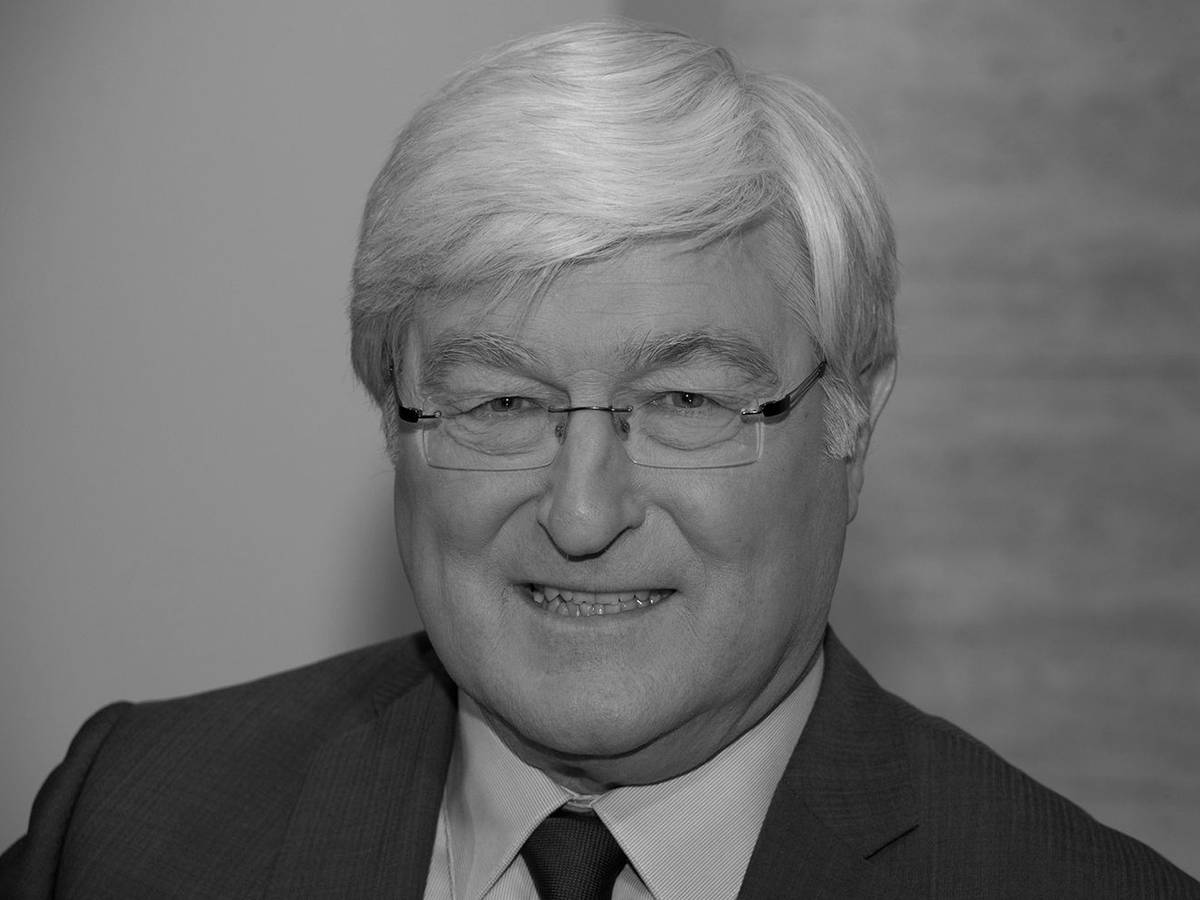 Bernhard Töppers, ZDF-Rechtsexperte und Moderator von „Wie würden Sie entscheiden?“, ist im Alter von 81 Jahren gestorben. (Bild: ZDF / Michael Kramers)
