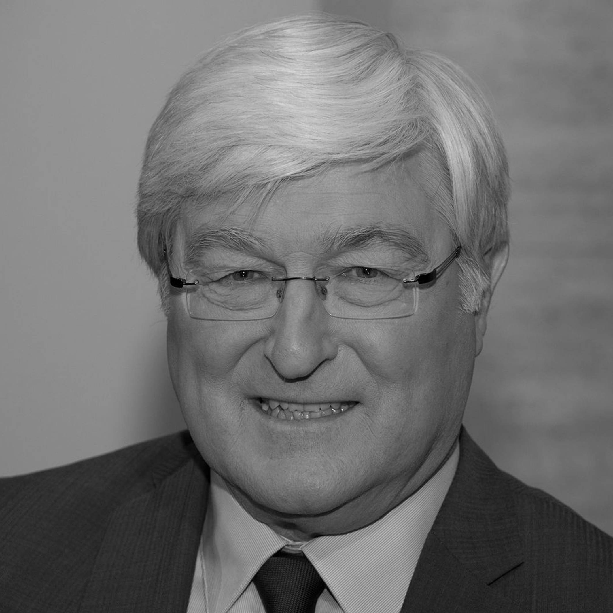 Bernhard Töppers, ZDF-Rechtsexperte und Moderator von „Wie würden Sie entscheiden?“, ist im Alter von 81 Jahren gestorben. (Bild: ZDF / Michael Kramers)