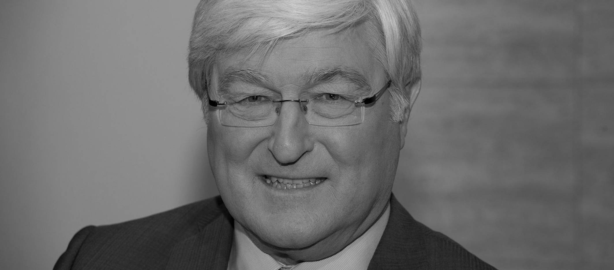 Bernhard Töppers, ZDF-Rechtsexperte und Moderator von „Wie würden Sie entscheiden?“, ist im Alter von 81 Jahren gestorben. (Bild: ZDF / Michael Kramers)