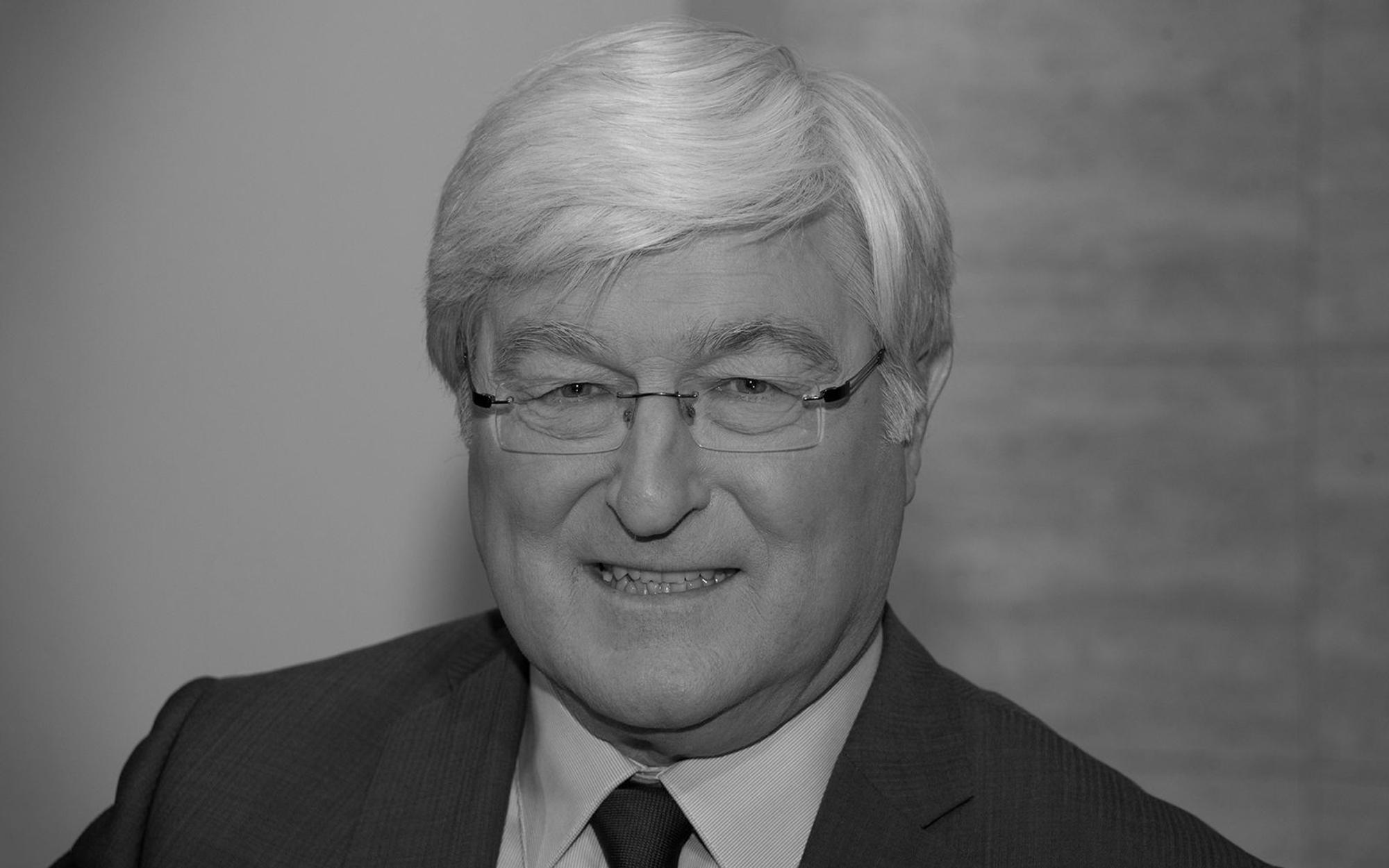 Bernhard Töppers, ZDF-Rechtsexperte und Moderator von „Wie würden Sie entscheiden?“, ist im Alter von 81 Jahren gestorben. (Bild: ZDF / Michael Kramers)