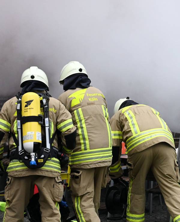Die Kölner Feuerwehr ist zu einem Brand gerufen worden. (Archivbild)