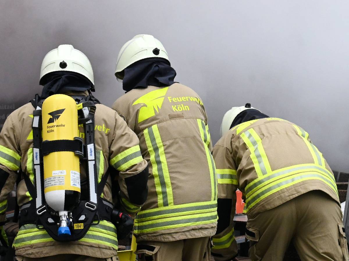 Die Kölner Feuerwehr ist zu einem Brand gerufen worden. (Archivbild)