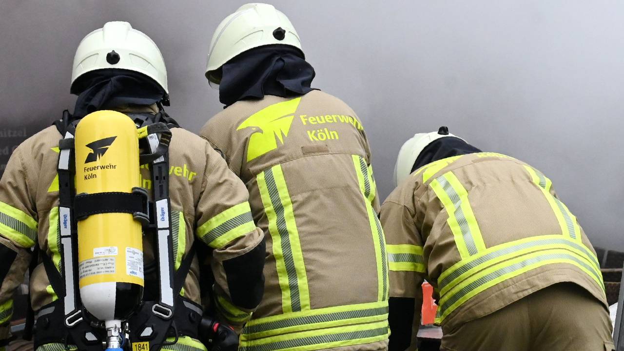 Die Kölner Feuerwehr ist zu einem Brand gerufen worden. (Archivbild)