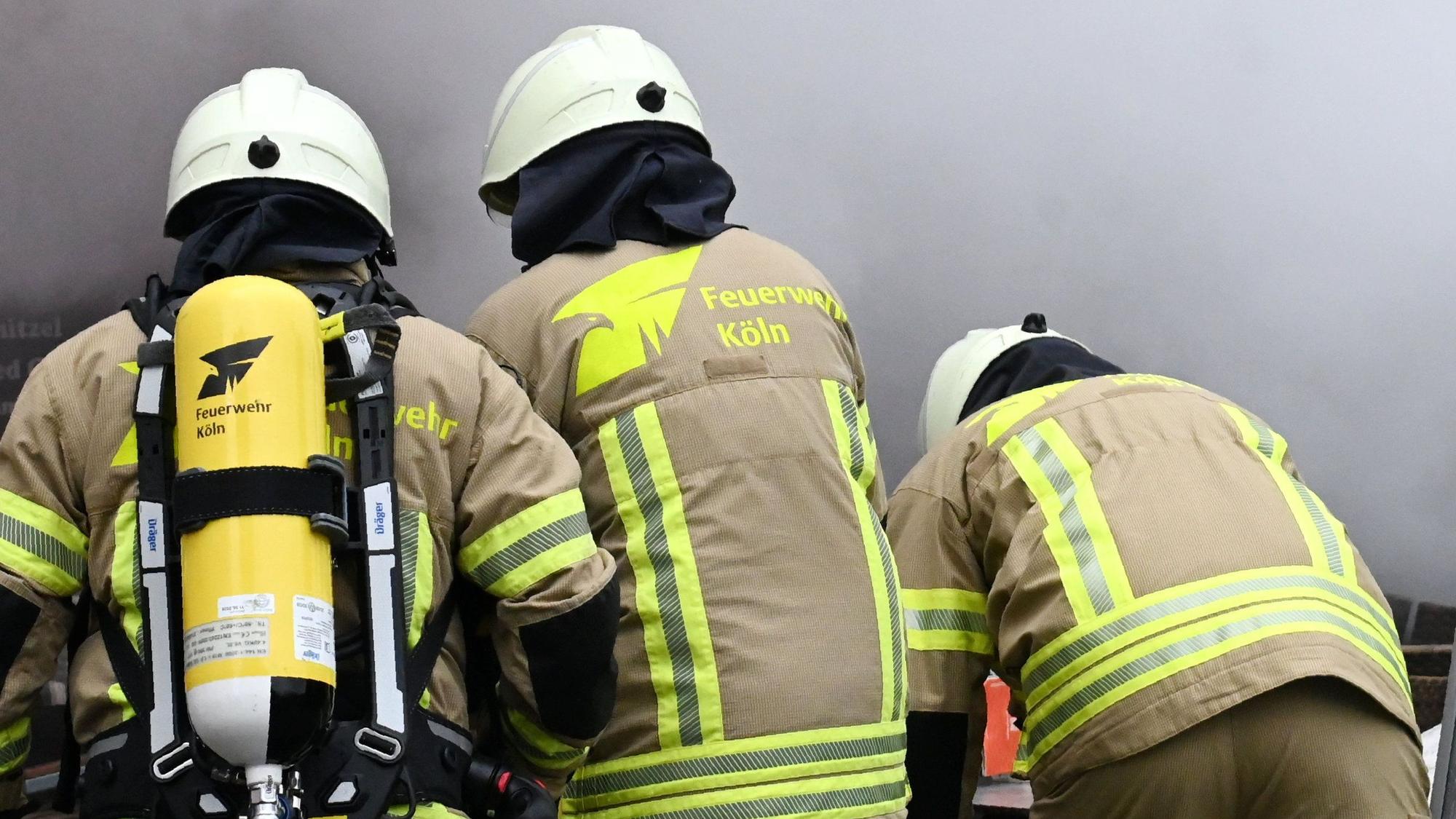 Die Kölner Feuerwehr ist zu einem Brand gerufen worden. (Archivbild)