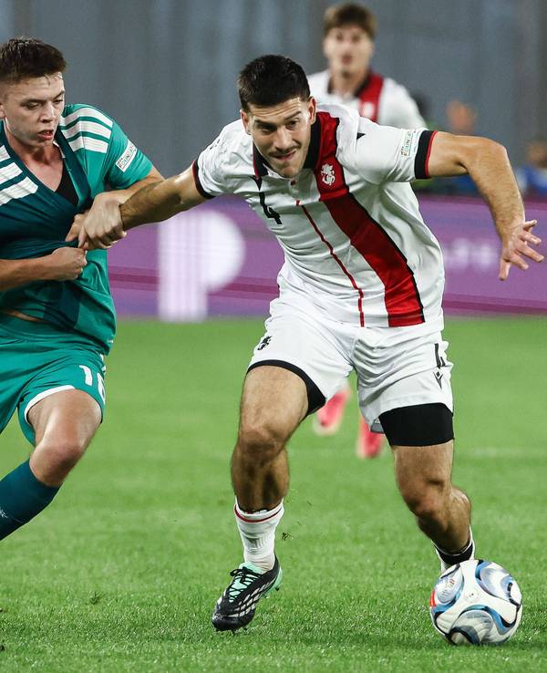Luka Lochoshvili im Spiel gegen Nordirland.