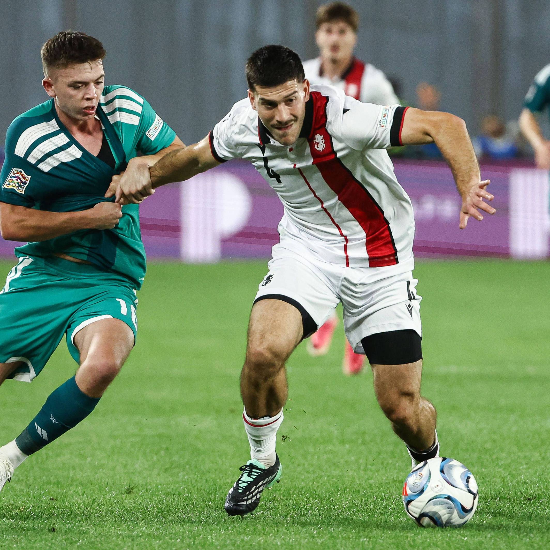 Luka Lochoshvili im Spiel gegen Nordirland.