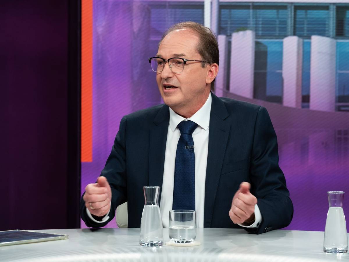 Innenminister Alexander Dobrindt (CSU) geriet bei „Maybrit Illner“ mehrfach mit Heidi Reichinnek von den Linken aneinander. (Bild: ZDF/Jule Roehr )