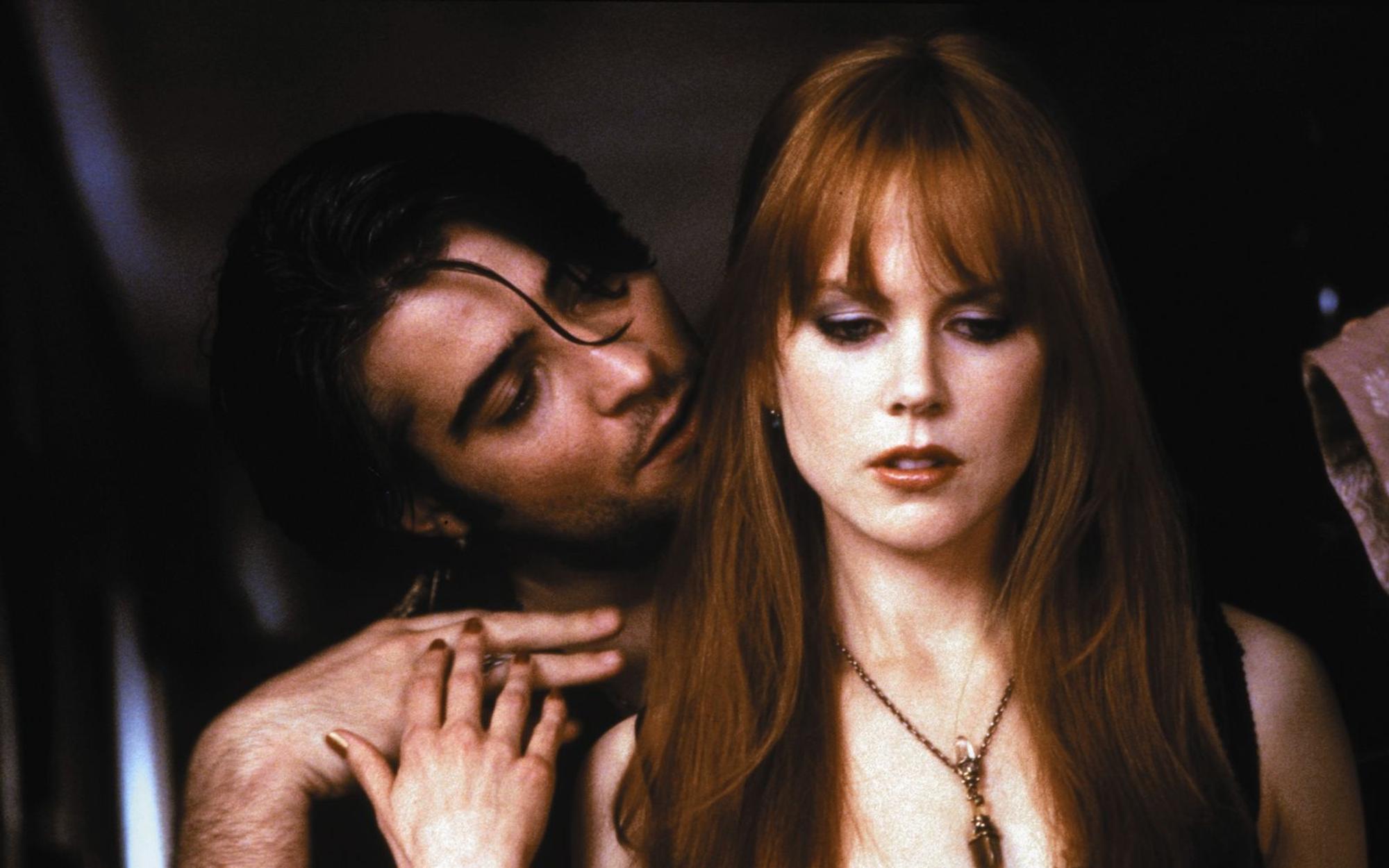 Fluch hin oder her: Gillian (Nicole Kidman) setzt ihre übersinnlichen Kräfte gezielt ein, zum Beispiel, um den dämonischen Cowboy Jimmy (Goran Visnjic) zu verführen. Ihn hat sie allerdings unterschätzt. (Bild: RTL/Warner Bros. Ent./JM)