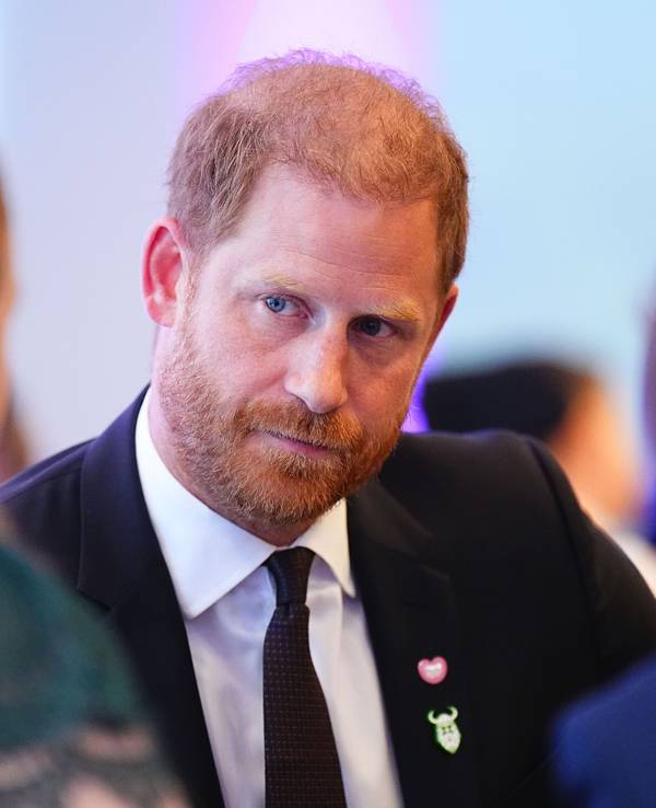 Prinz Harry, Herzog von Sussex, trifft eine Gewinnerin im Rahmen der WellChild Awards 2026.