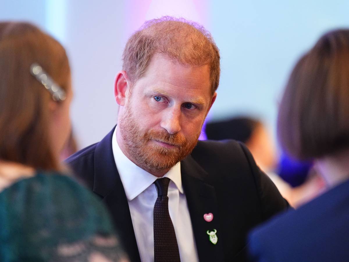 Prinz Harry, Herzog von Sussex, trifft eine Gewinnerin im Rahmen der WellChild Awards 2026.