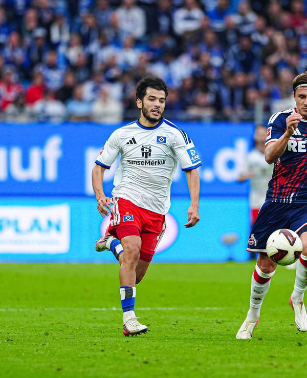 Zakaria El Ouahdi im Duell mit Alessio Castro-Montes.