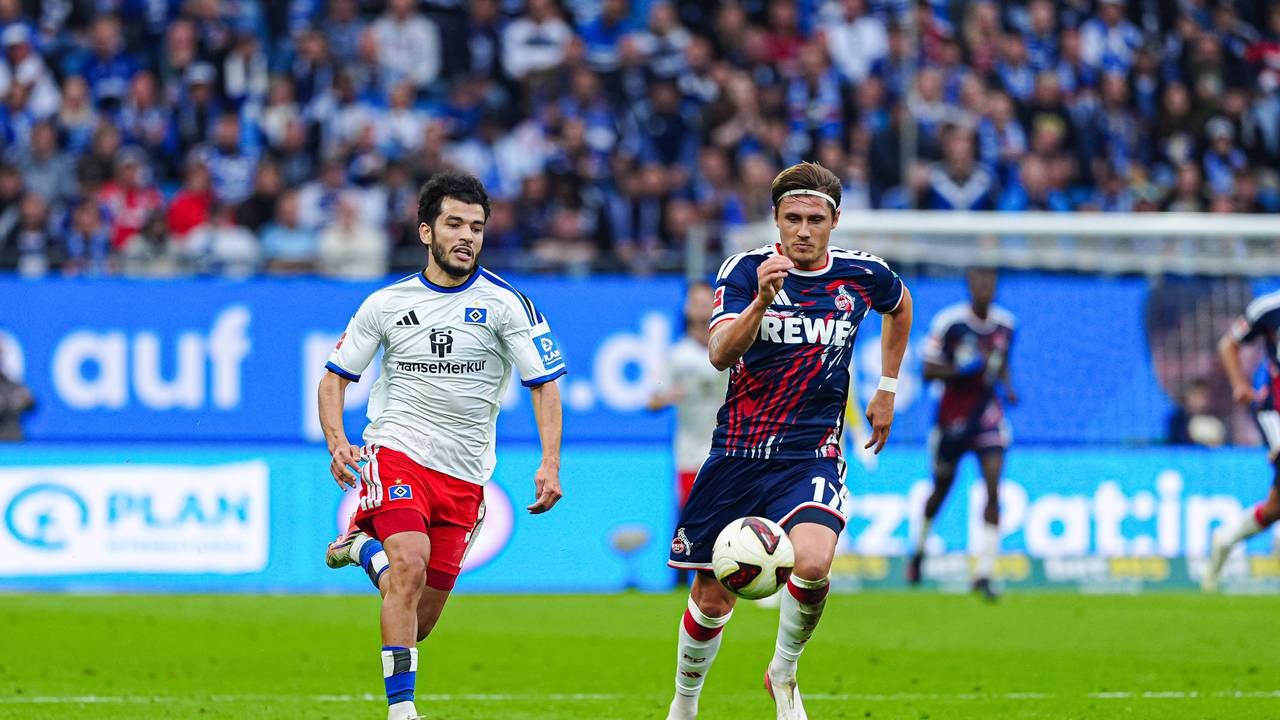 Zakaria El Ouahdi im Duell mit Alessio Castro-Montes.