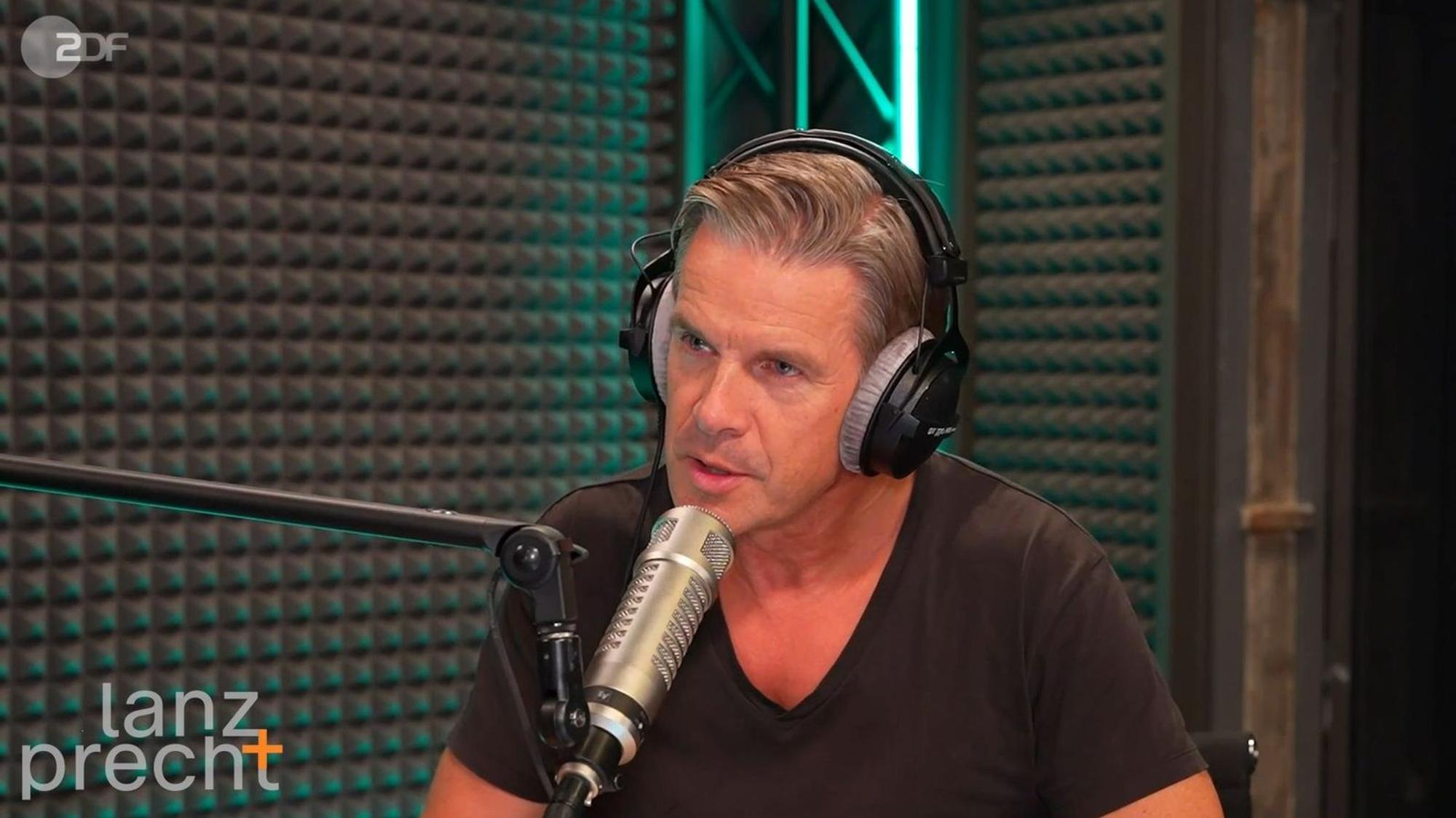 Markus Lanz hat in der neusten Folge des Podcasts „Lanz + Precht“ über die PISA-Ergebnisse gesprochen. (Bild: ZDF / Lanz + Precht)