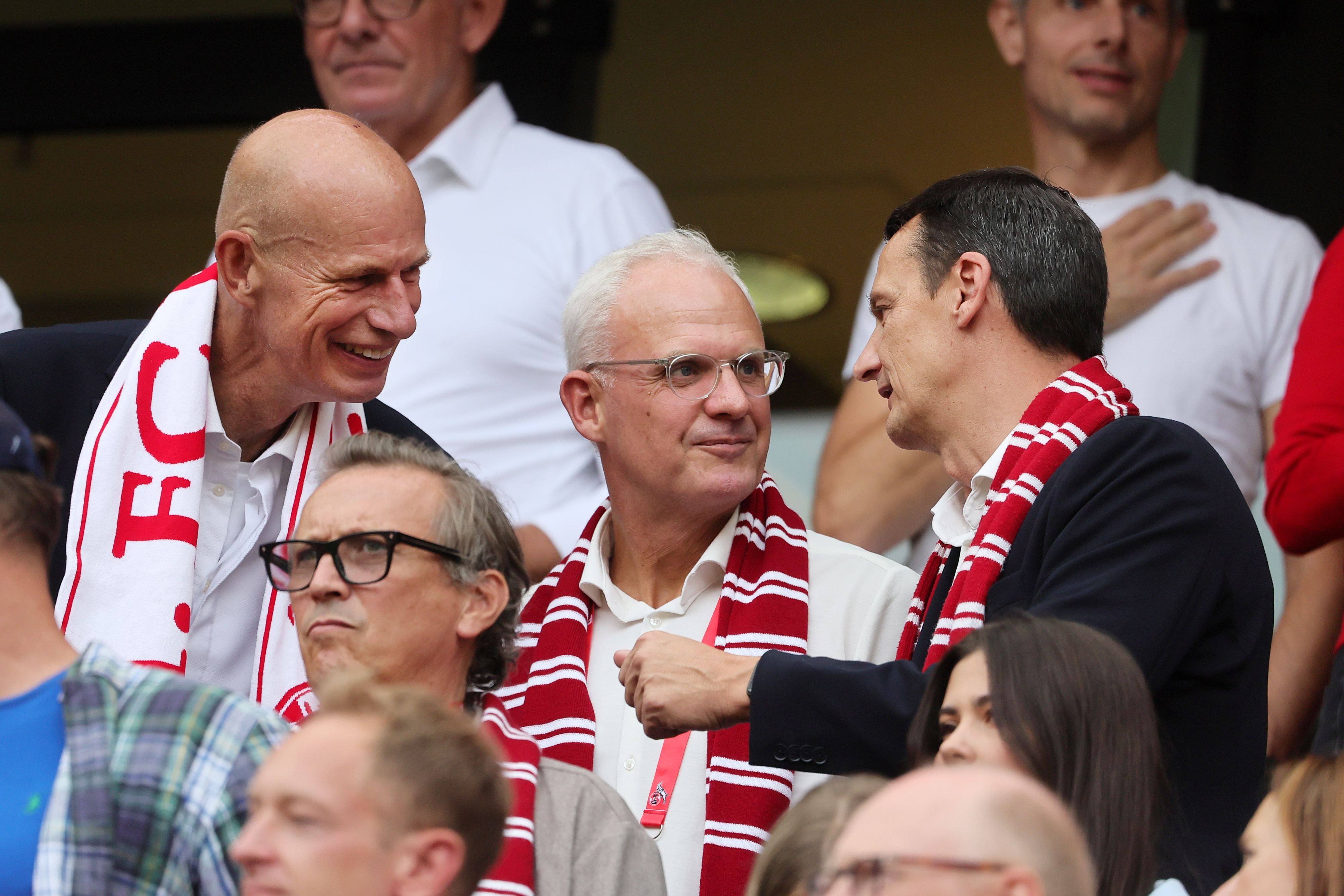 Präsident Jörn Stobbe und seine Vize Jörg Alvermann sowie Ulf Sobek (1. FC Köln) beim Heimspiel gegen Werder Bremen am 12. September 2026.