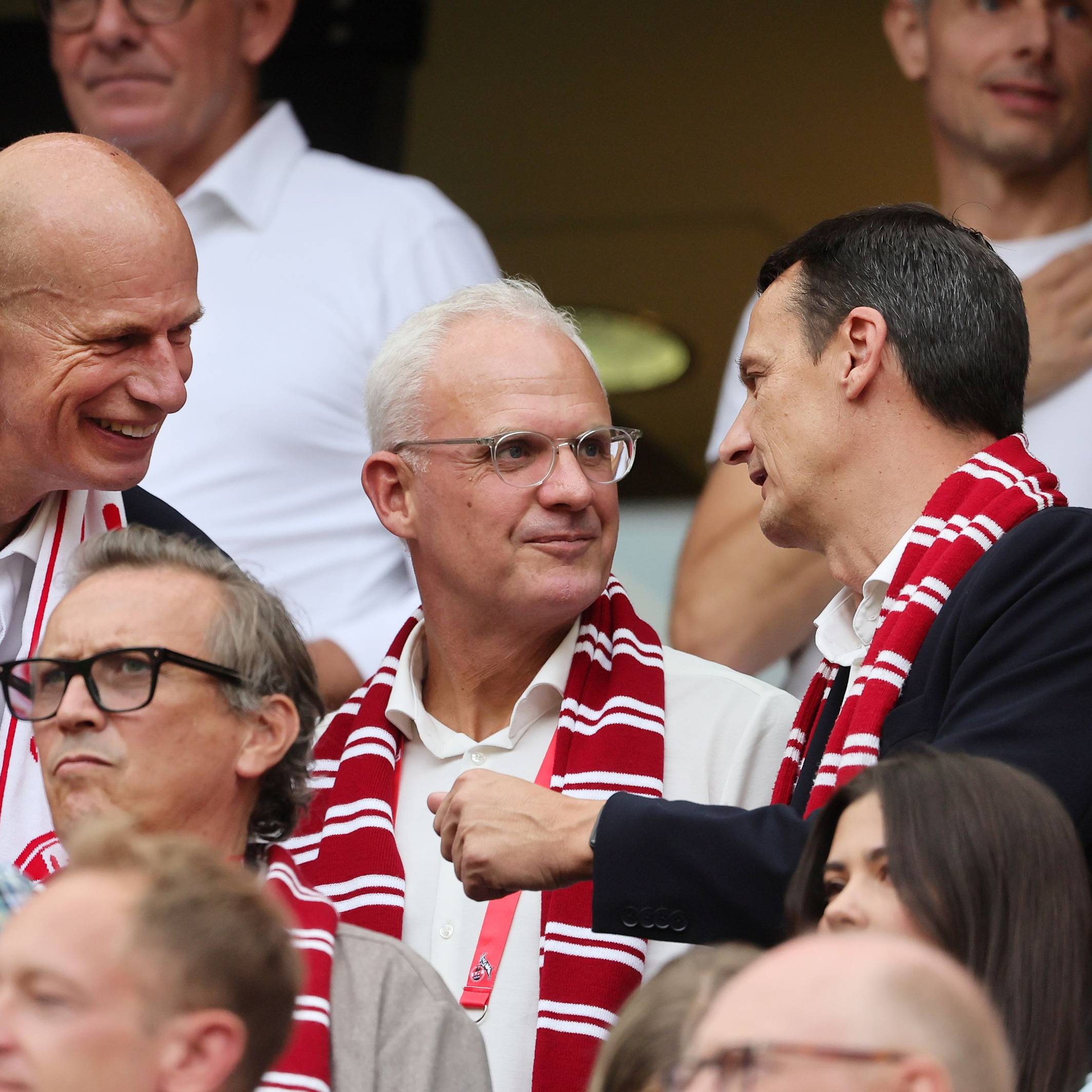 Präsident Jörn Stobbe und seine Vize Jörg Alvermann sowie Ulf Sobek (1. FC Köln) beim Heimspiel gegen Werder Bremen am 12. September 2026.