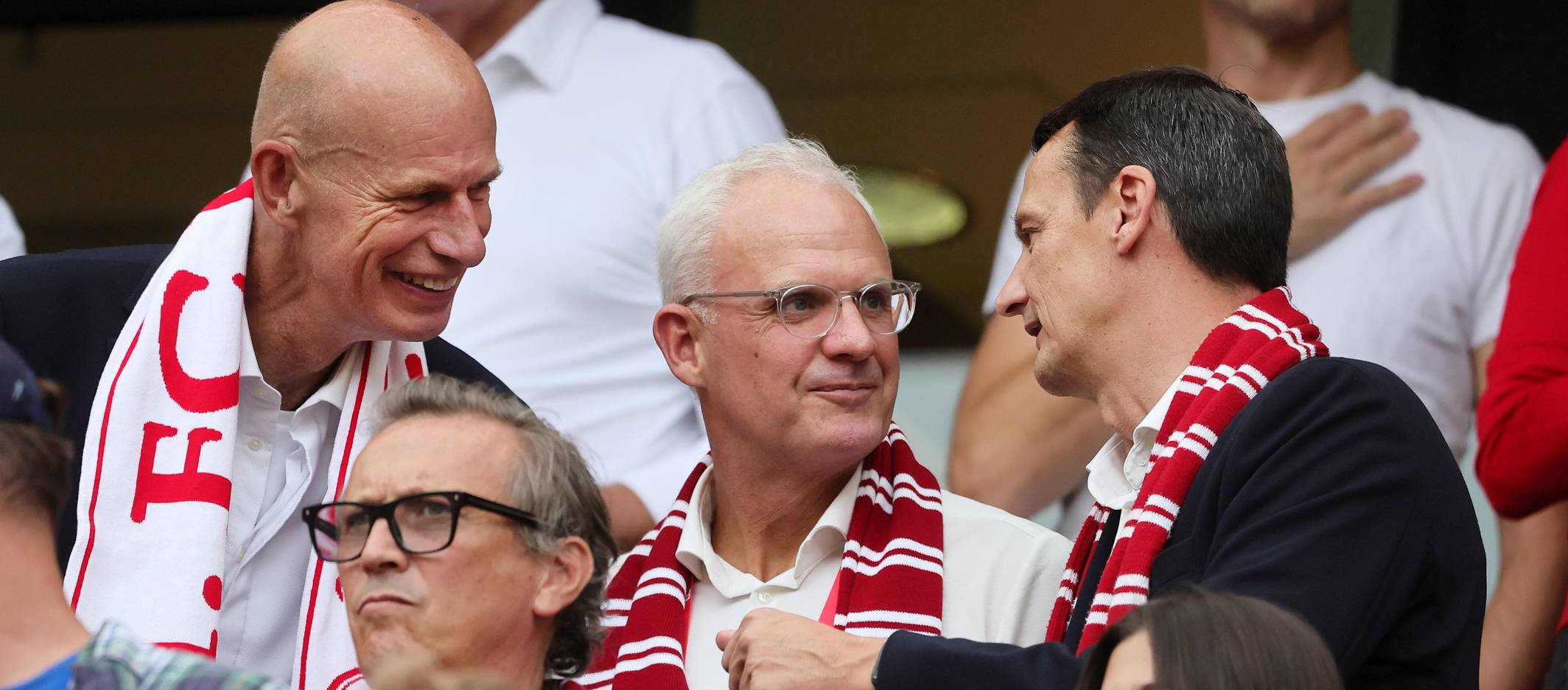 Präsident Jörn Stobbe und seine Vize Jörg Alvermann sowie Ulf Sobek (1. FC Köln) beim Heimspiel gegen Werder Bremen am 12. September 2026.