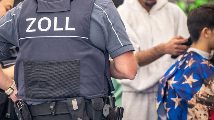 Bundesweite Zoll-Razzien bei Friseuren und Barber-Shops