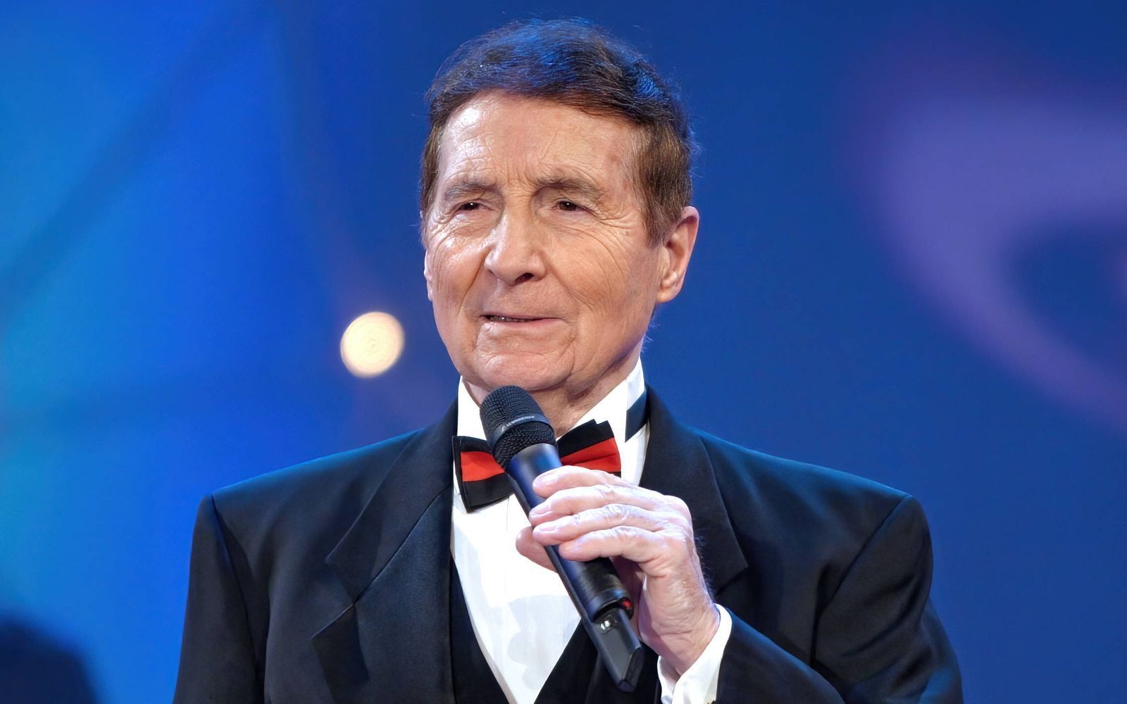 Freddy Quinn - hier bei einem TV-Auftritt 2005 - feiert am 27. September seinen 95. Geburtstag. (Bild: IMAGO / STAR-MEDIA)