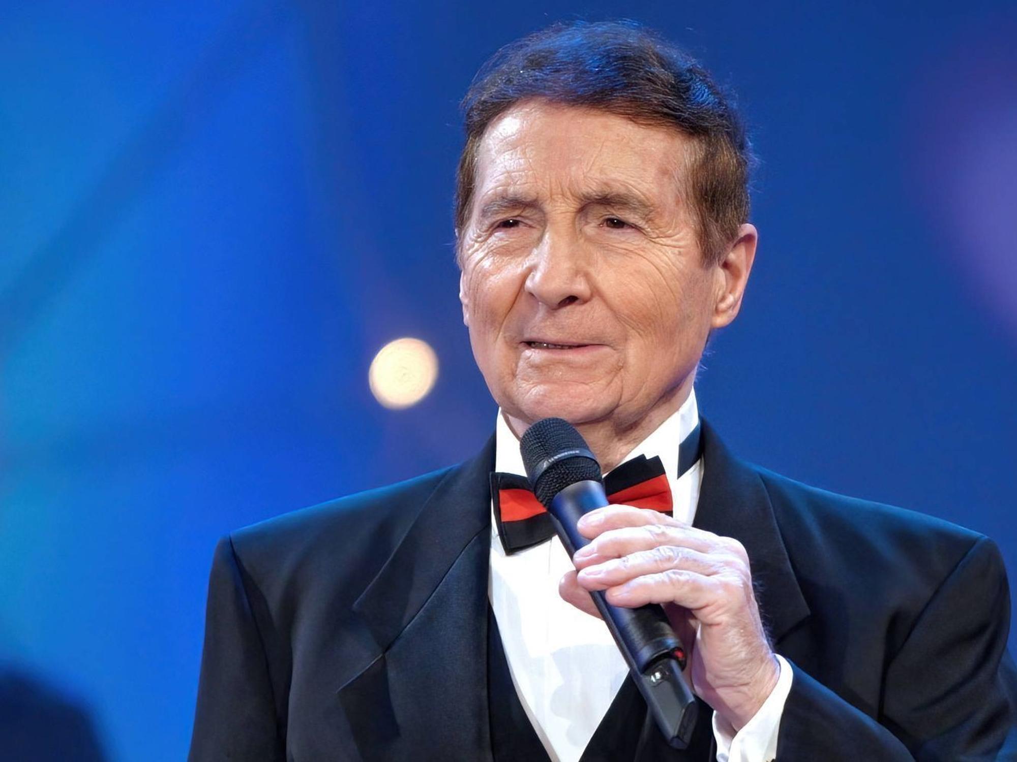 Freddy Quinn - hier bei einem TV-Auftritt 2005 - feiert am 27. September seinen 95. Geburtstag. (Bild: IMAGO / STAR-MEDIA)