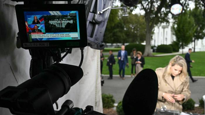 CNN-Reporterin Betsy Klein vor dem Weißen Haus.