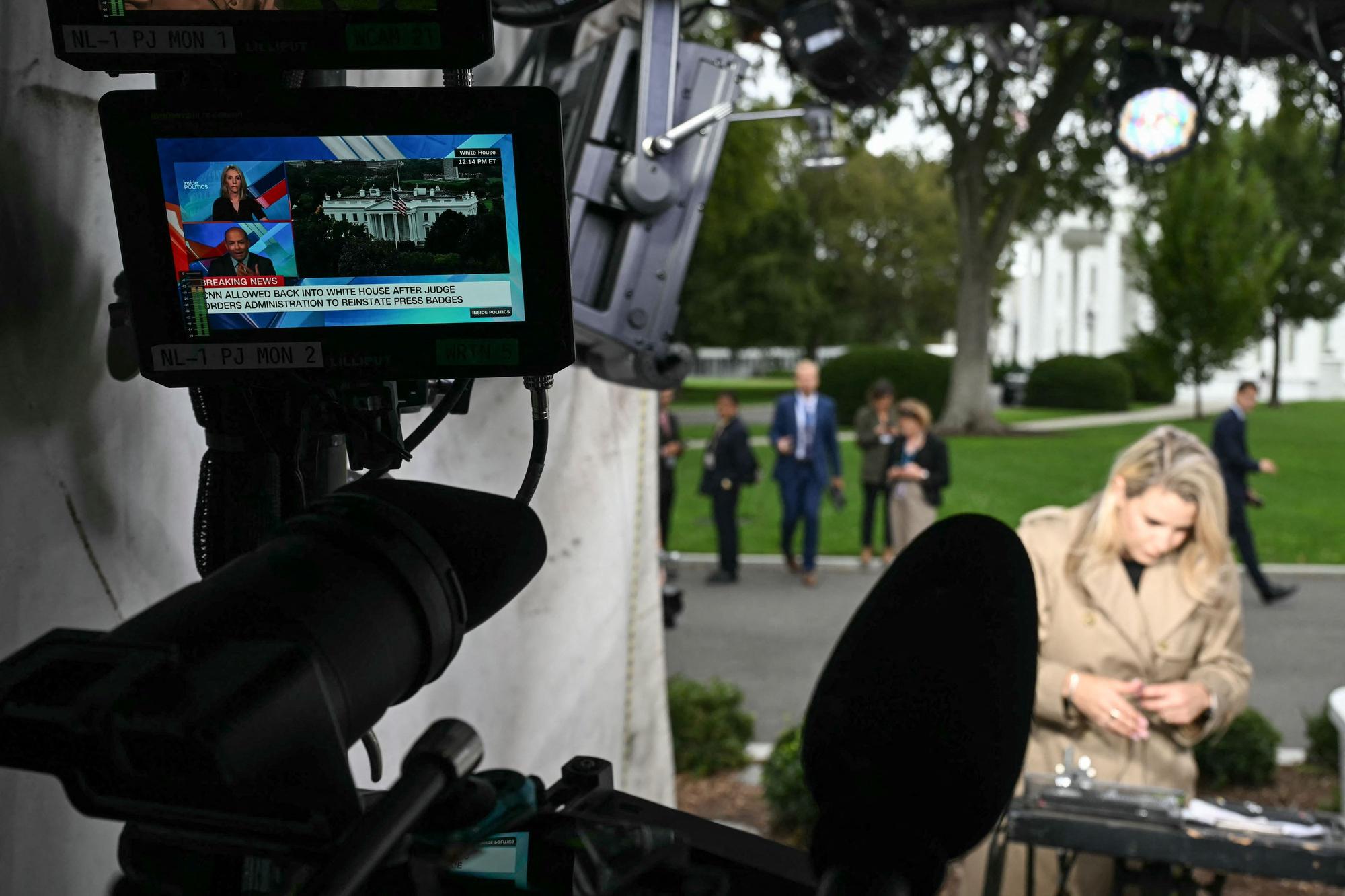 CNN-Reporterin Betsy Klein vor dem Weißen Haus.