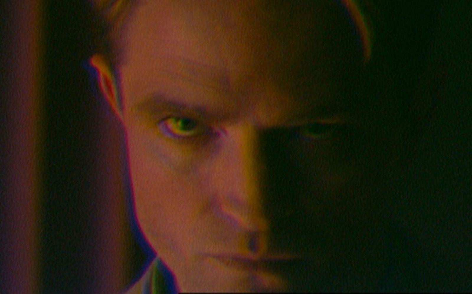 Robert Pattinson spielt die Hauptrolle im Thriller „Primetime“, der die Geschichte der umstrittenen Reality-Sendung „To Catch A Predator“ nacherzählt. (Bild: Leonine Studios)