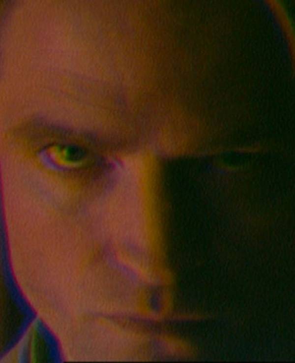Robert Pattinson spielt die Hauptrolle im Thriller „Primetime“, der die Geschichte der umstrittenen Reality-Sendung „To Catch A Predator“ nacherzählt. (Bild: Leonine Studios)