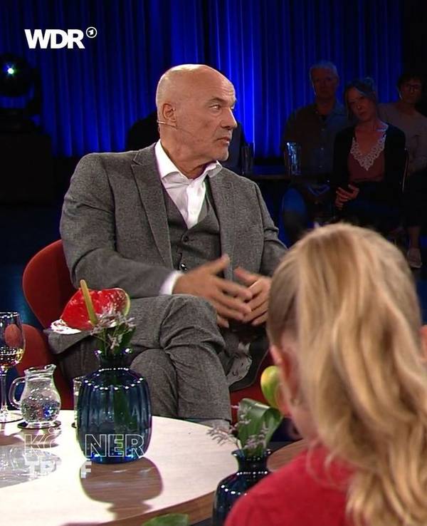 Heiner Lauterbach empfindet die Zukunftsvorstellungen von Gloria-Sophie Burkandt als „Horrorszenarien“. (Bild: Screenshot WDR)
