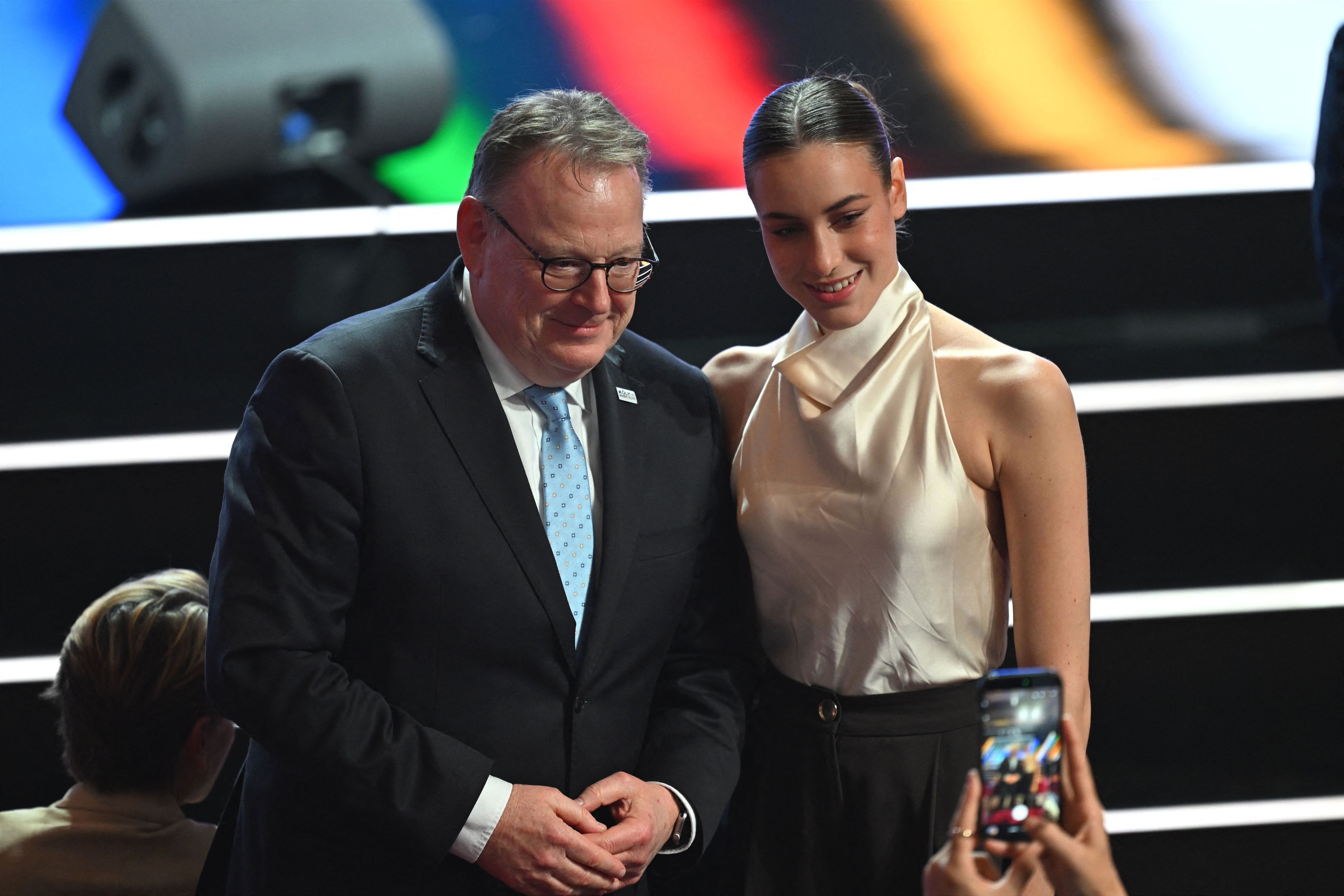 Kölns OB Torsten Burmester (SPD) und Darja Varfolomeev, Olympiasiegerin der rhythmischen Sportgymnastik, in Baden-Baden.