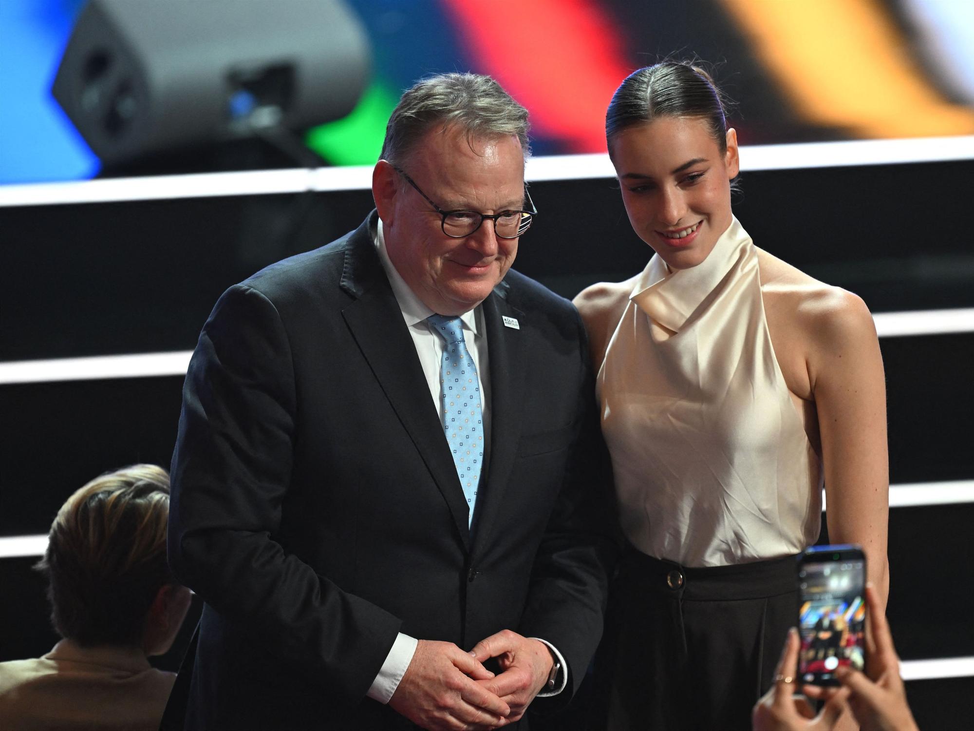 Kölns OB Torsten Burmester (SPD) und Darja Varfolomeev, Olympiasiegerin der rhythmischen Sportgymnastik, in Baden-Baden.