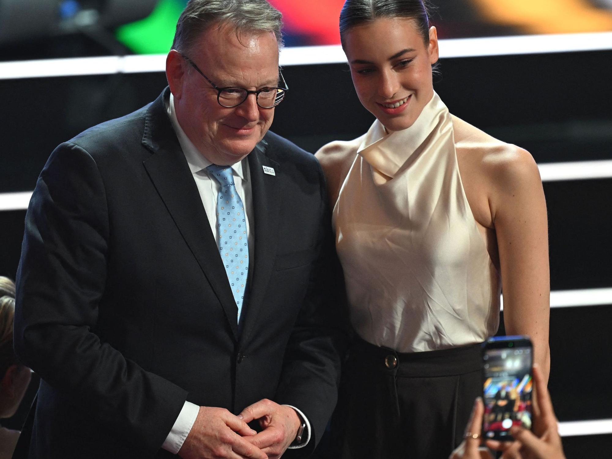 Torsten Burmester (SPD), Oberbürgermeister von Köln, zusammen mit Darja Varfolomeev, Olympiasiegerin der rhythmischen Sportgymnastik, in Baden-Baden.