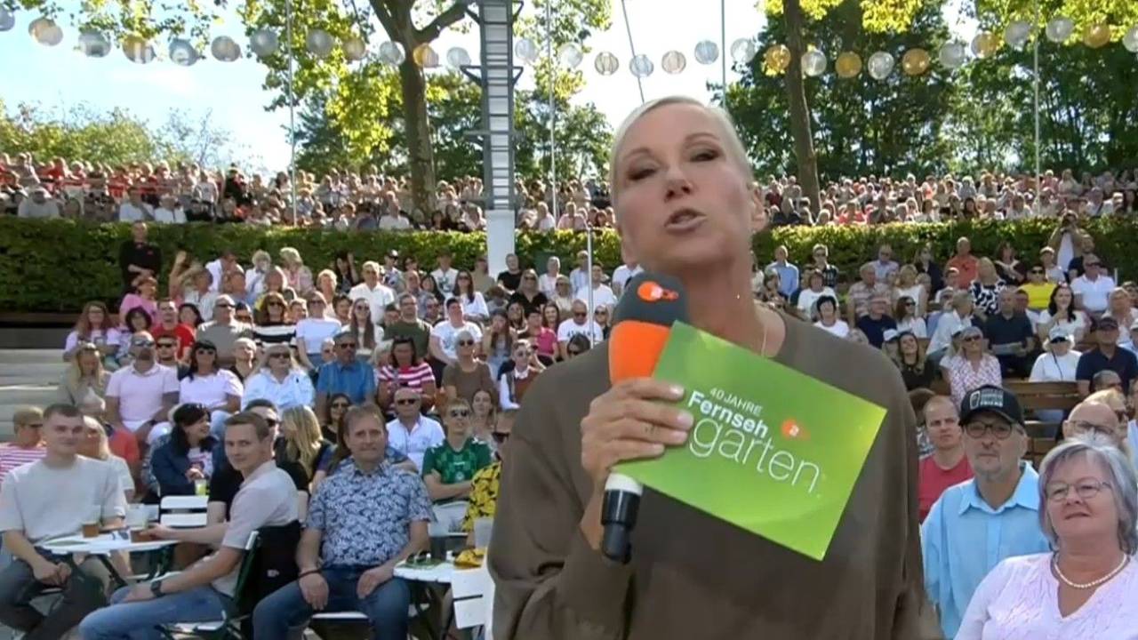 Moderatorin Andrea Kiewel feierte mit dem Publikum auf dem Mainzer Lerchenberg den Abschluss des Fernsehgarten-Jahres 2026.