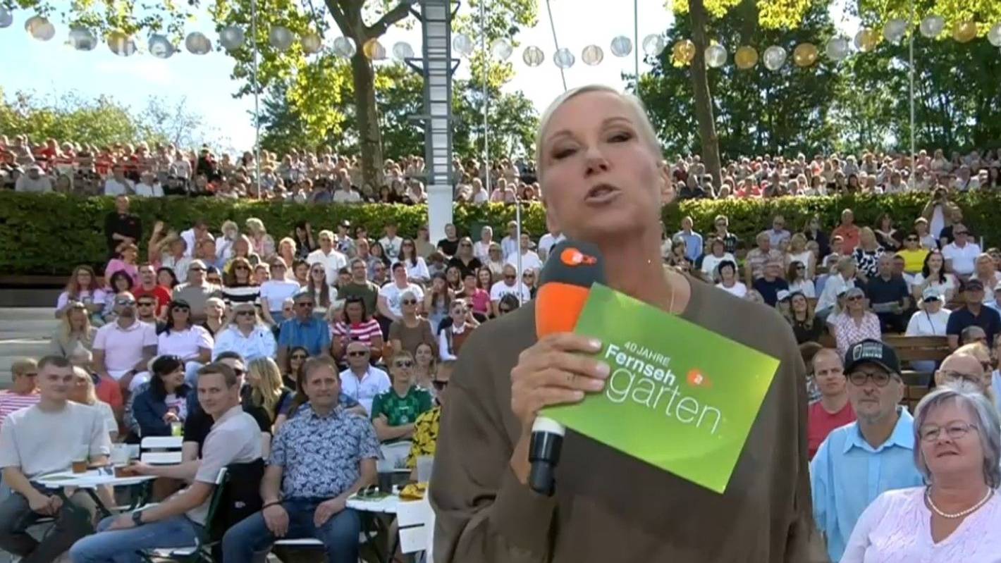 Moderatorin Andrea Kiewel feierte mit dem Publikum auf dem Mainzer Lerchenberg den Abschluss des Fernsehgarten-Jahres 2026.